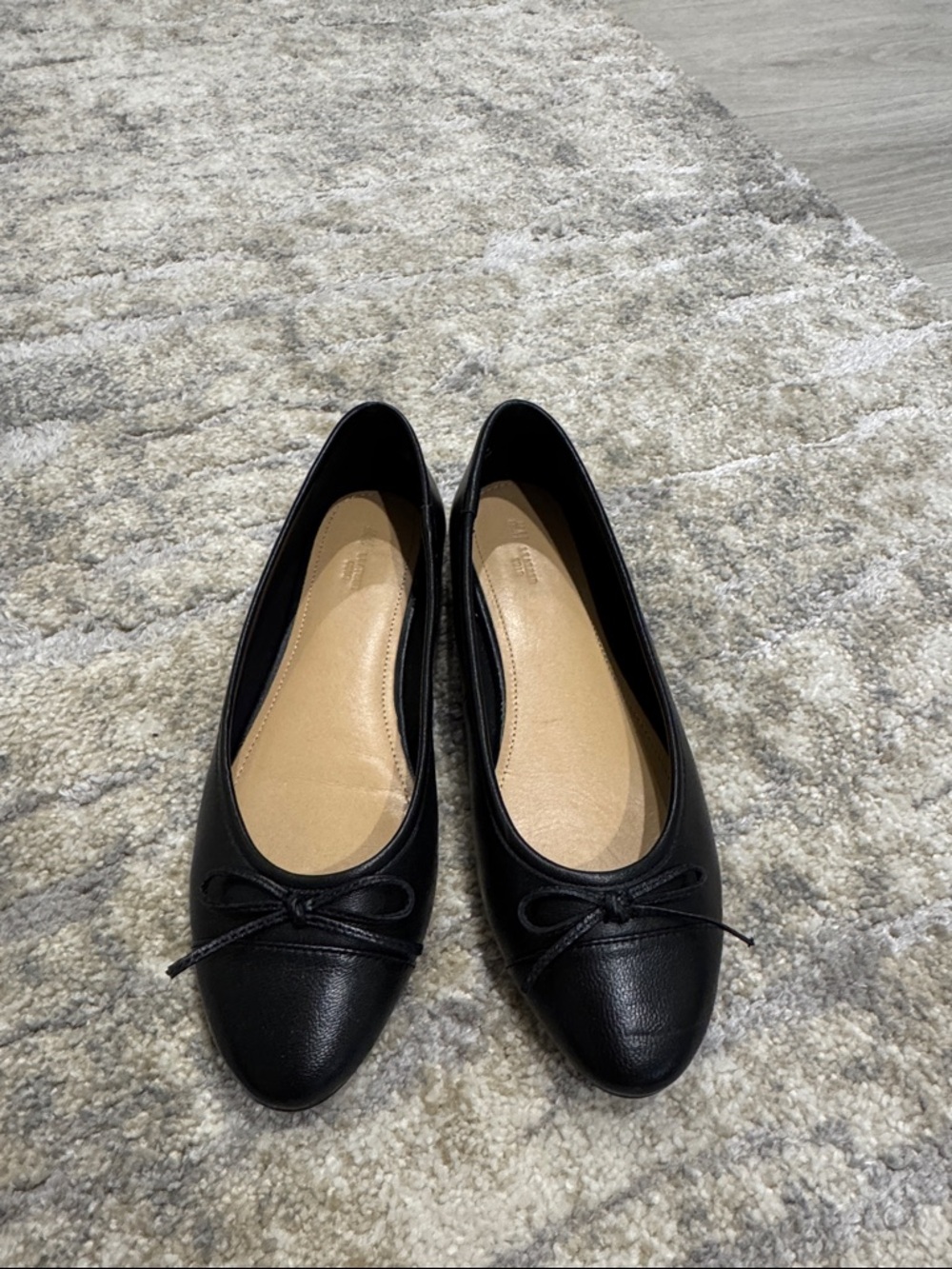 Sold out/ never worn. H&M Black Leather-Look Ballet Flats with Bow